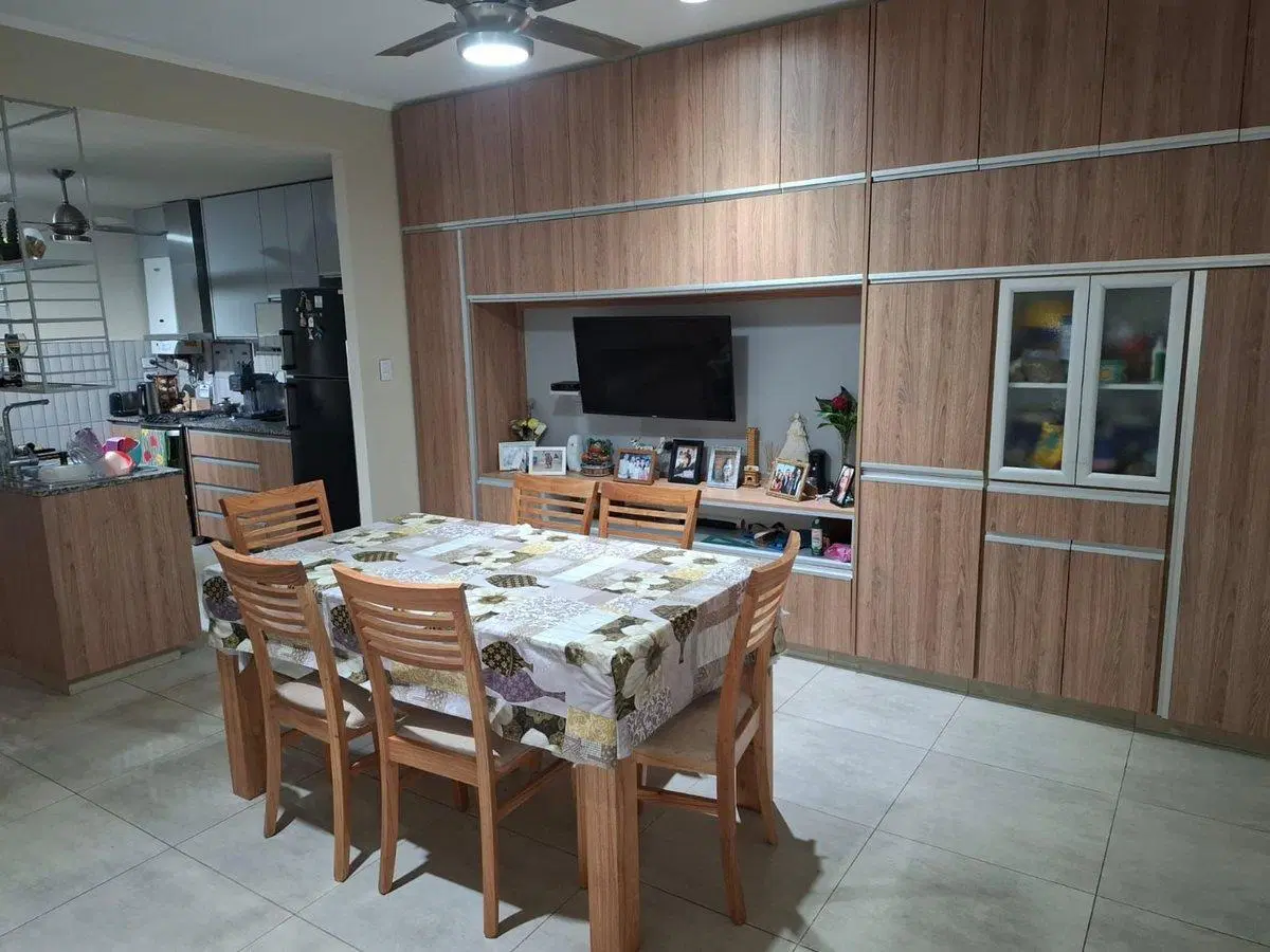 SE VENDE CASA DE 3 DORMITORIOS CON 2 COCHERAS! 8