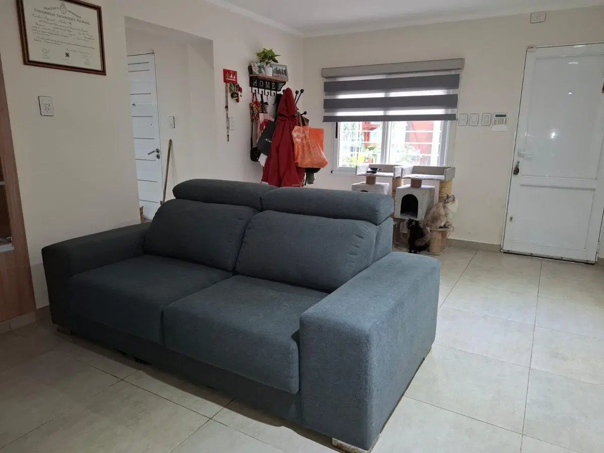 SE VENDE CASA DE 3 DORMITORIOS CON 2 COCHERAS! 2