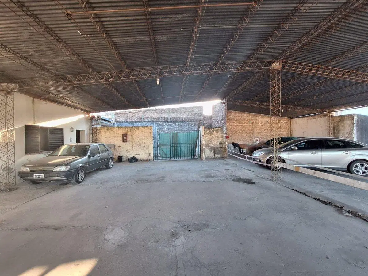 VENTA COMPLEJO DE COCHERAS Y DPTO 3