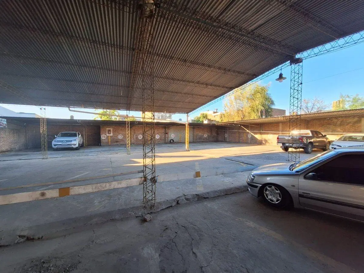 VENTA COMPLEJO DE COCHERAS Y DPTO 5