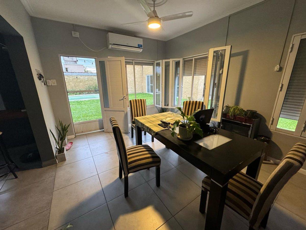 HERMOSA CASA EN VENTA ( PAVON 2068 )