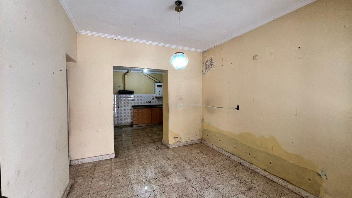 SE VENDEN 2 DPTOS INTERNOS A REFACCIONAR