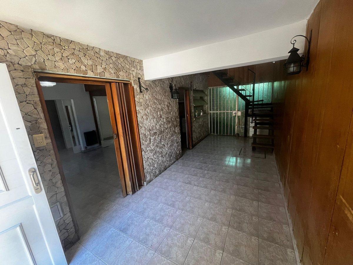 SE VENDE CASA 3 DORMITORIOS COCHERA/ PARQUE GARAY