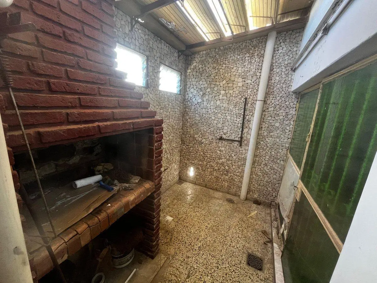 SE VENDE CASA 3 DORMITORIOS COCHERA/ PARQUE GARAY 4
