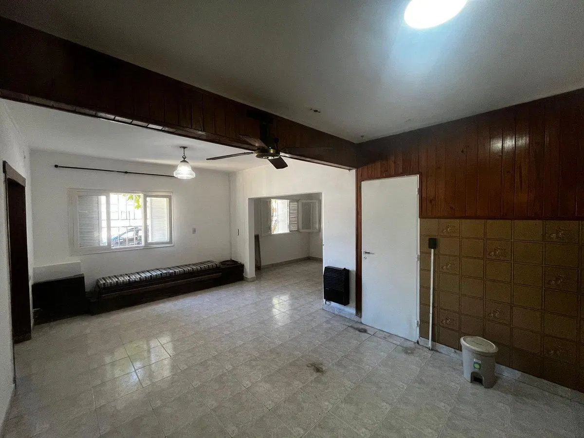 SE VENDE CASA 3 DORMITORIOS COCHERA/ PARQUE GARAY 3