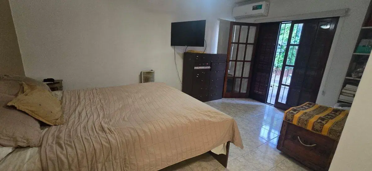 SE VENDE CASA EN SANTO TOME 3 DORMITORIOS Y PILETA 5
