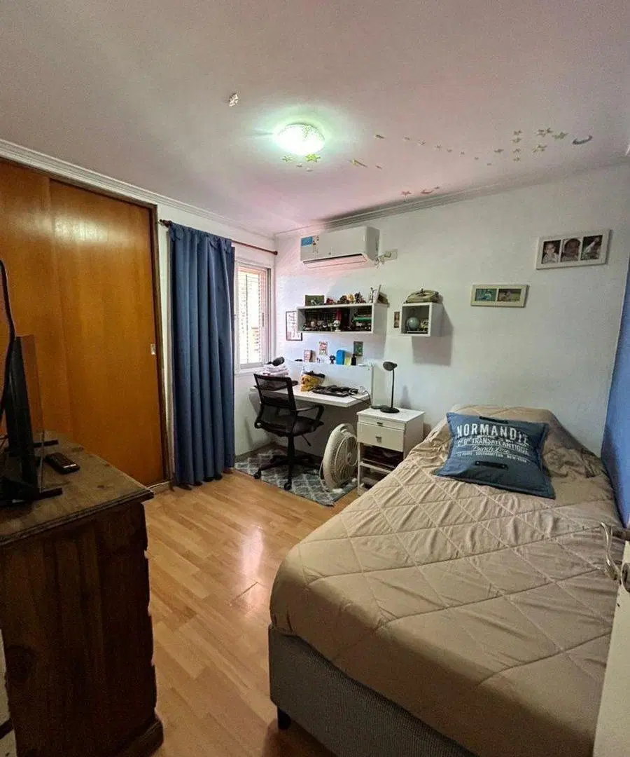 CASA EN VENTA DE 3 DORMITORIOS Y COCHERA! 4