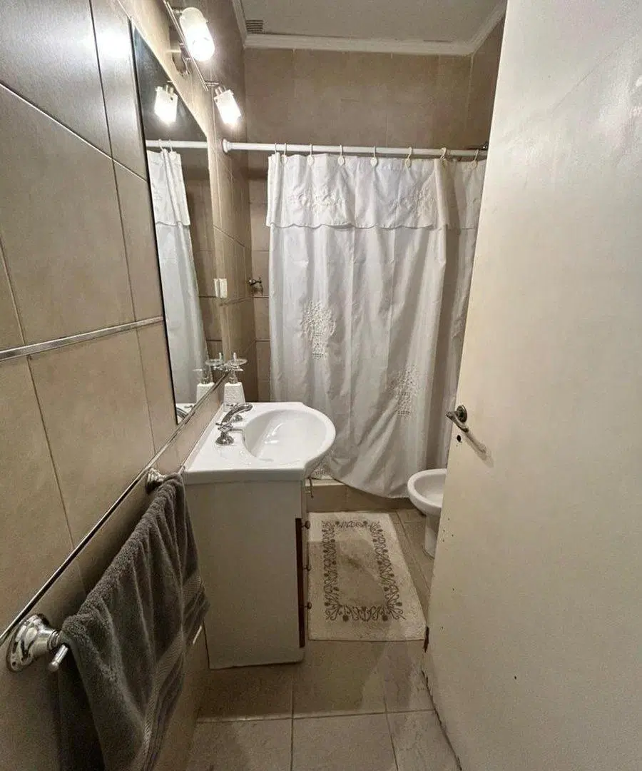 CASA EN VENTA DE 3 DORMITORIOS Y COCHERA! 3