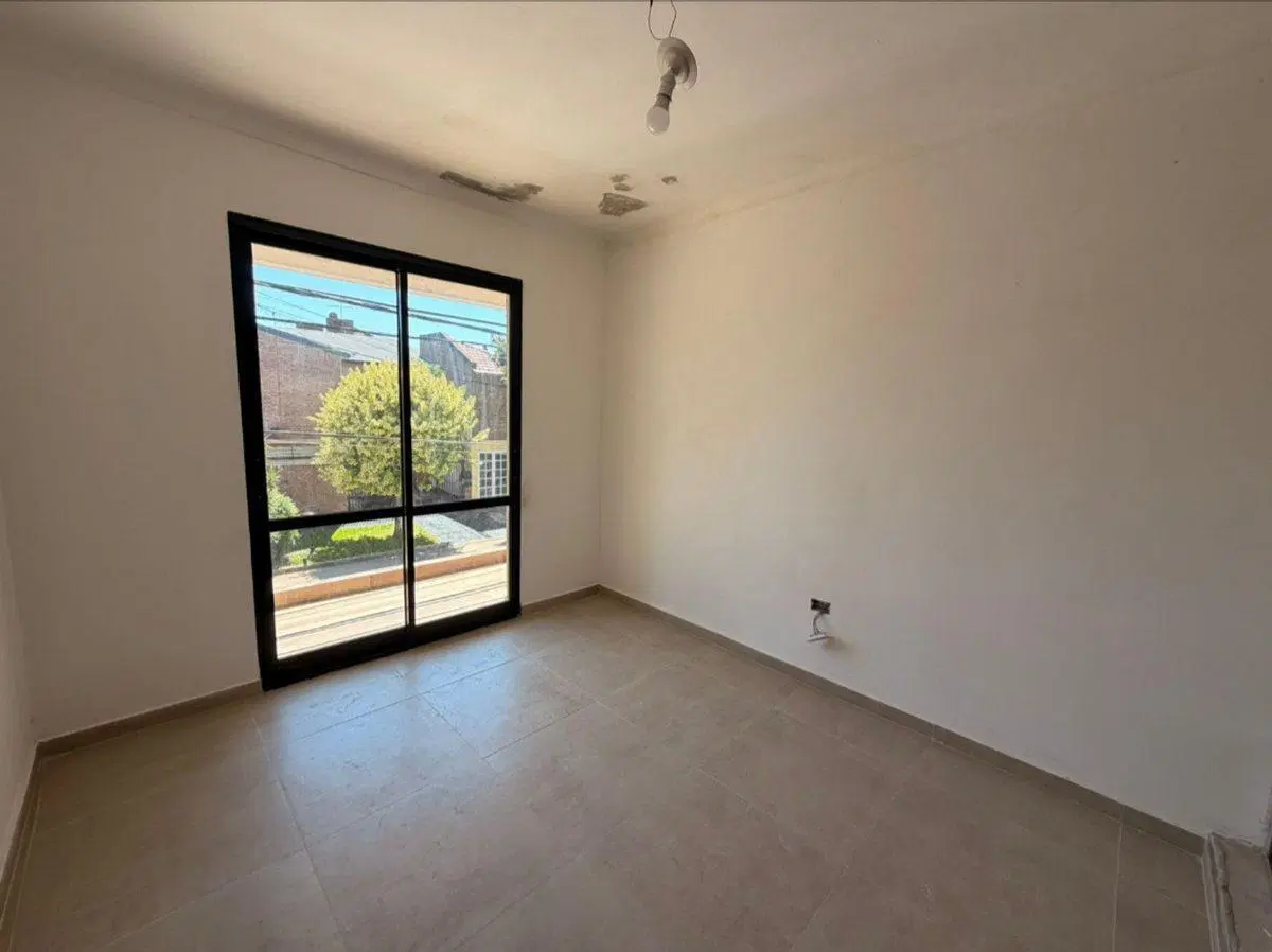VENTA - CASA C/COCHERA  EN COSTANERA 4
