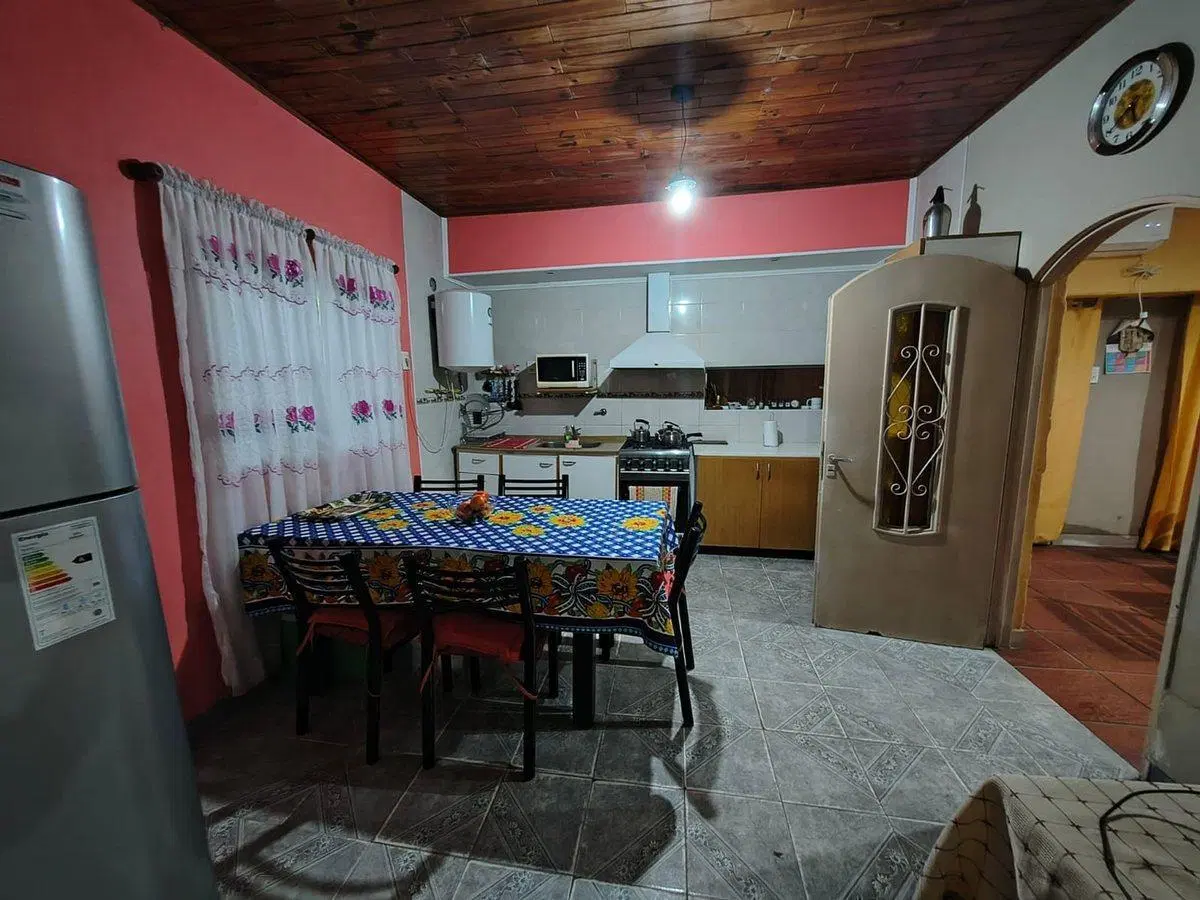 Se venda casa con gran terreno en Sauce Viejo 4