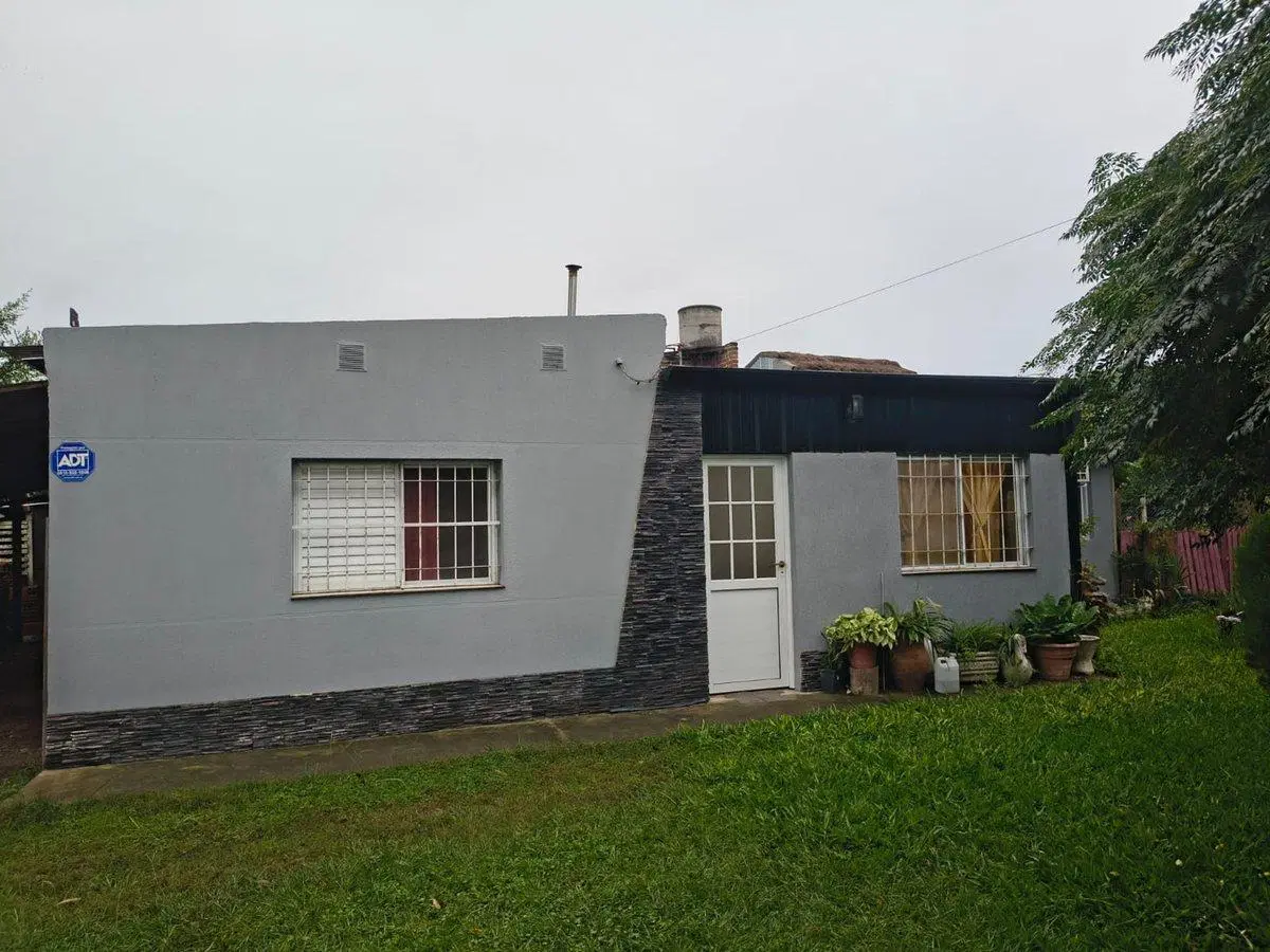 Se venda casa con gran terreno en Sauce Viejo 3