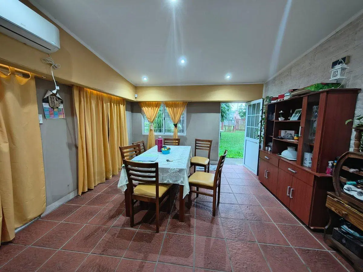 Se venda casa con gran terreno en Sauce Viejo 2