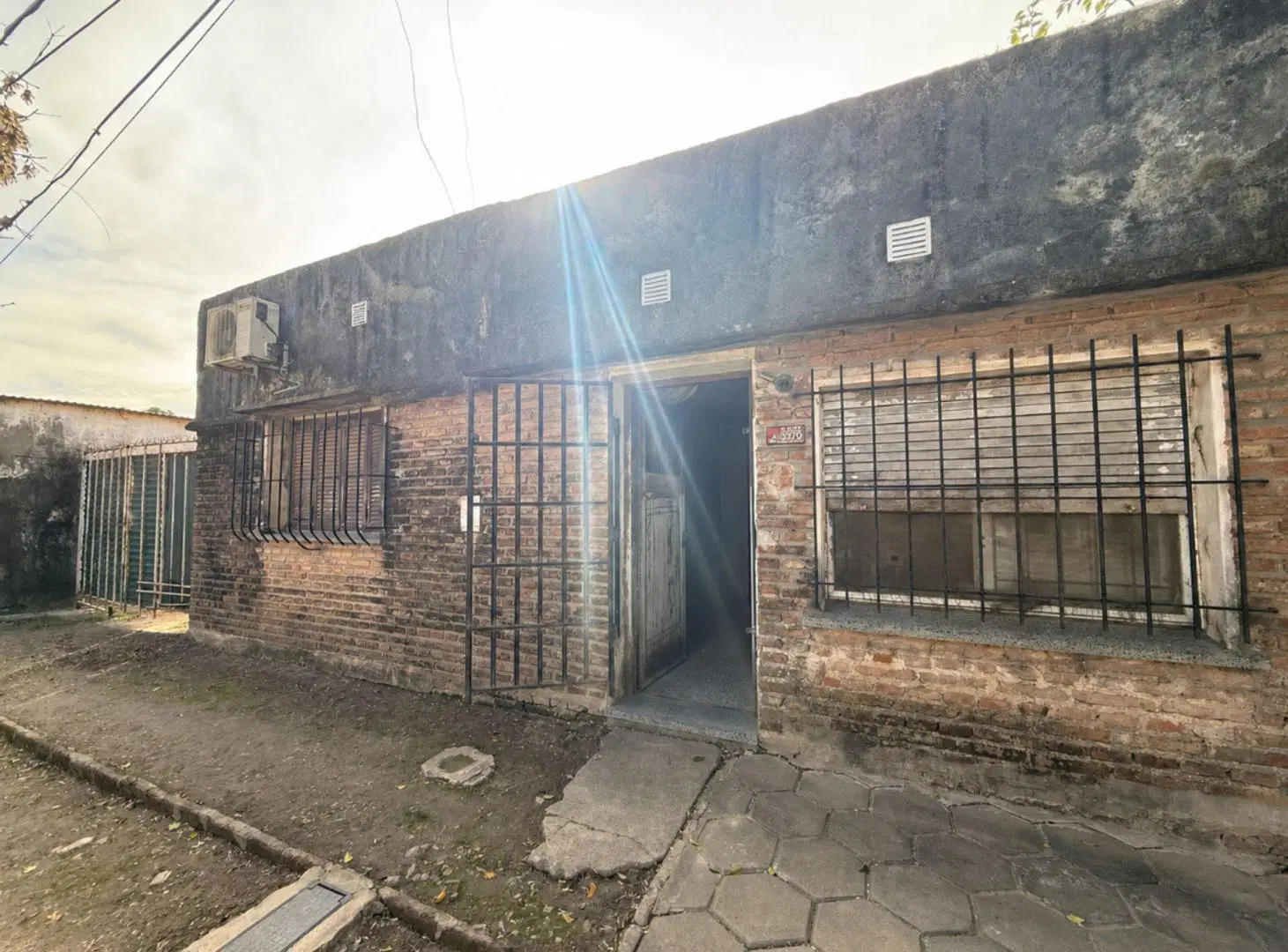 CASA EN VENTA A REFACCIONAR CON 420M2 DE TERRENO! 4