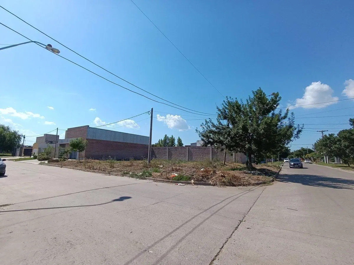 VENTA TERRENO EN ESQUINA 4