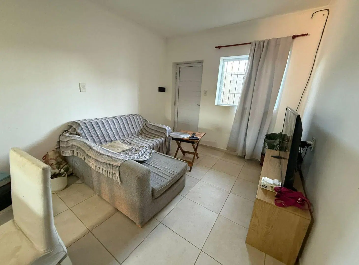 SE VENDE CASA EN CALLE MAIPU 3190 DE 2 DORM Y COCH 5