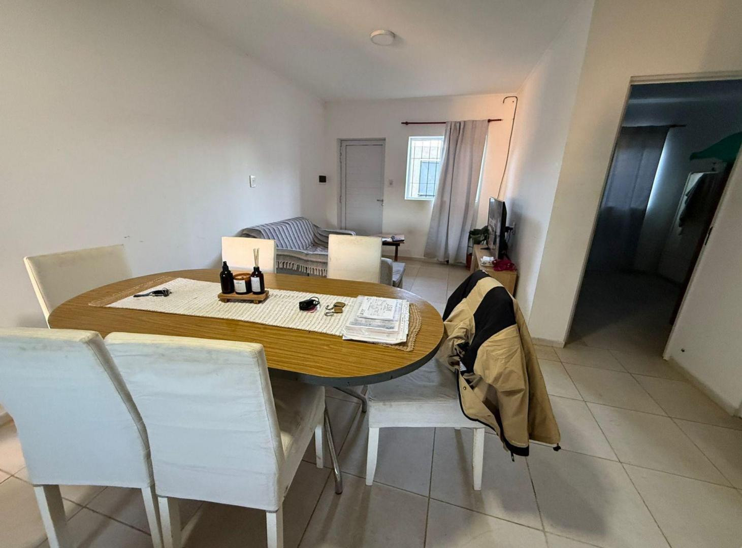 SE VENDE CASA EN CALLE MAIPU 3190 DE 2 DORM Y COCH