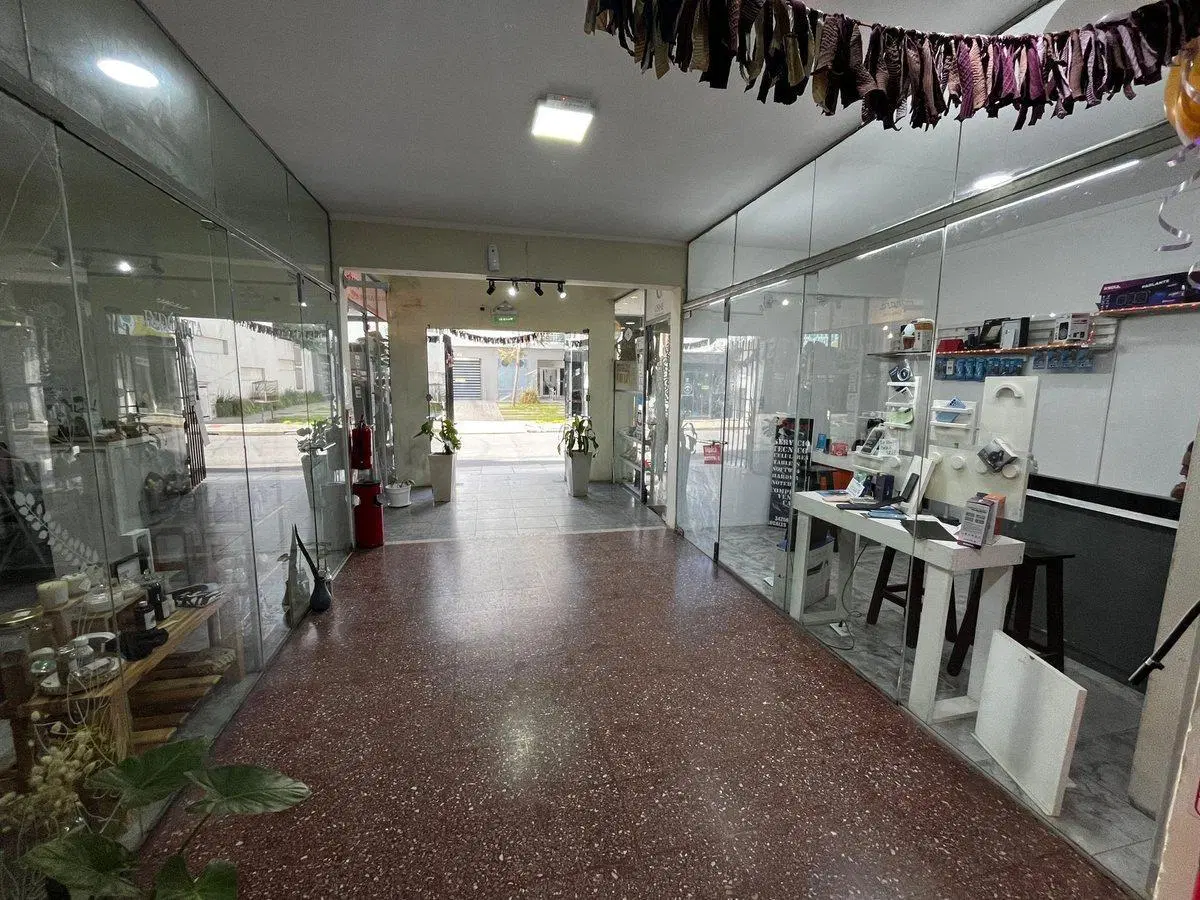 SE VENDE GRAN LOCAL EN EL CENTRO DE SANTA FE 3