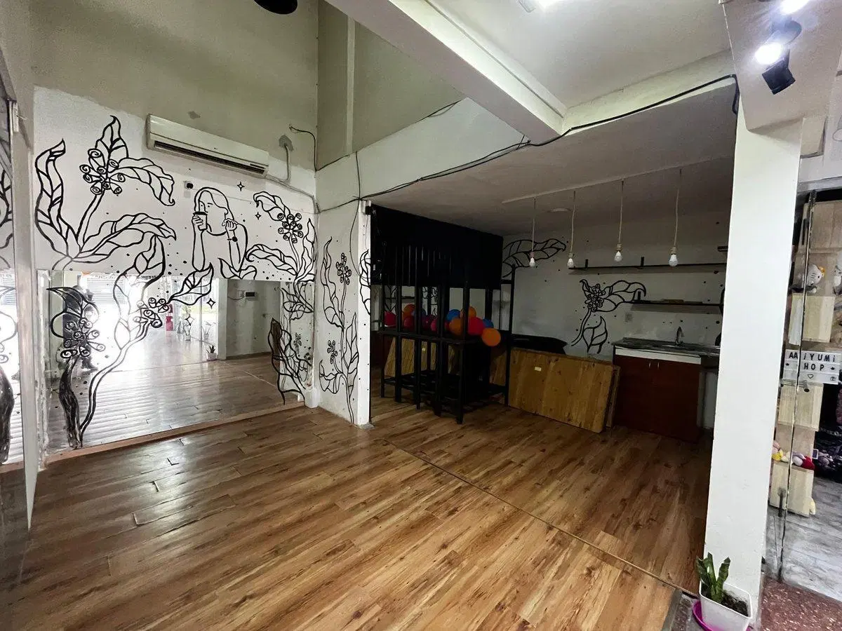 SE VENDE GRAN LOCAL EN EL CENTRO DE SANTA FE 4