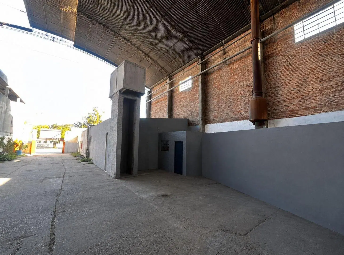 SE ALQUILA GRAN GALPON EN SANTA FE 4