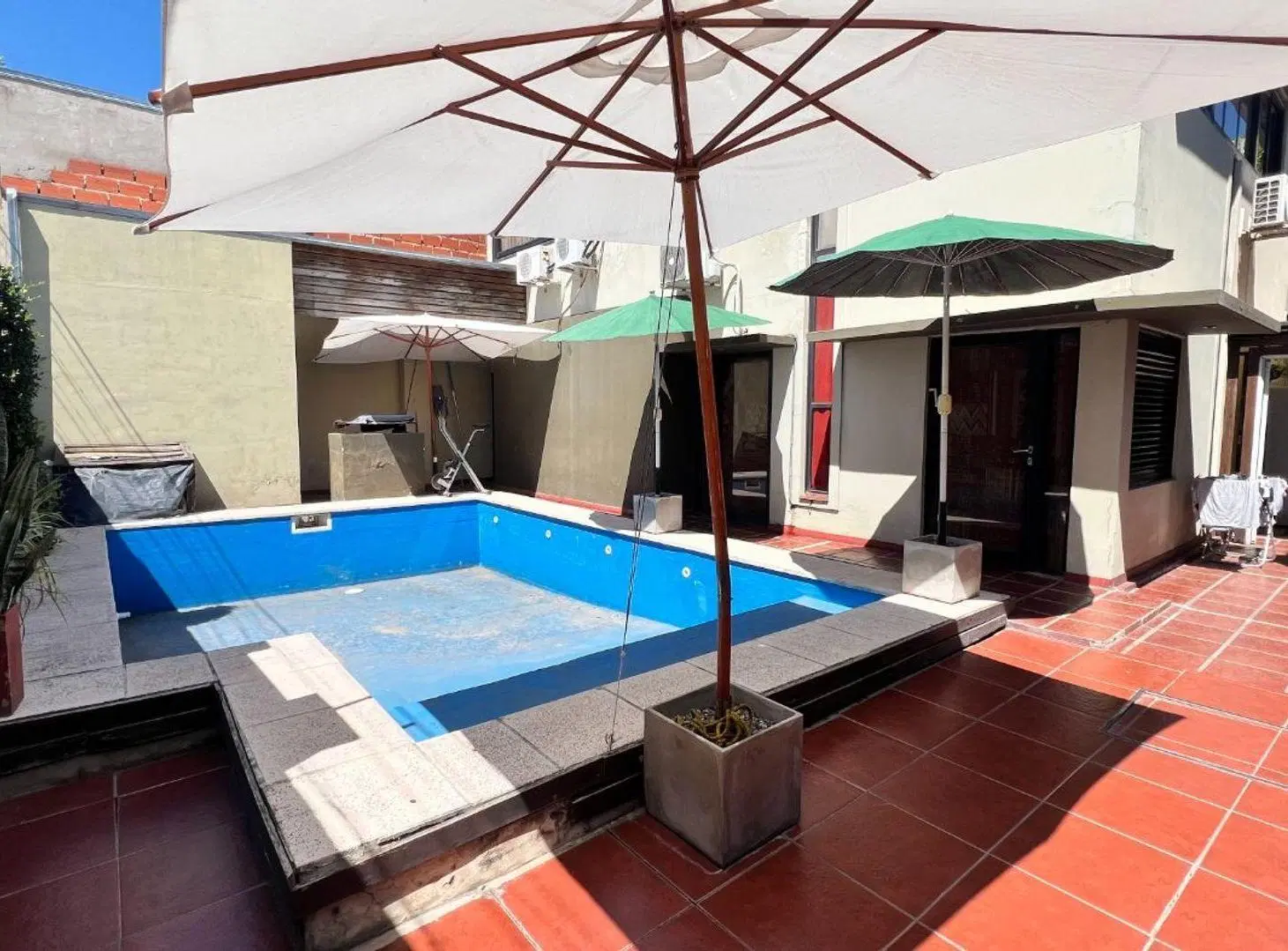 CASA DE 4 DORM. CON PISCINA Y COCHERA EN GUADALUPE 3