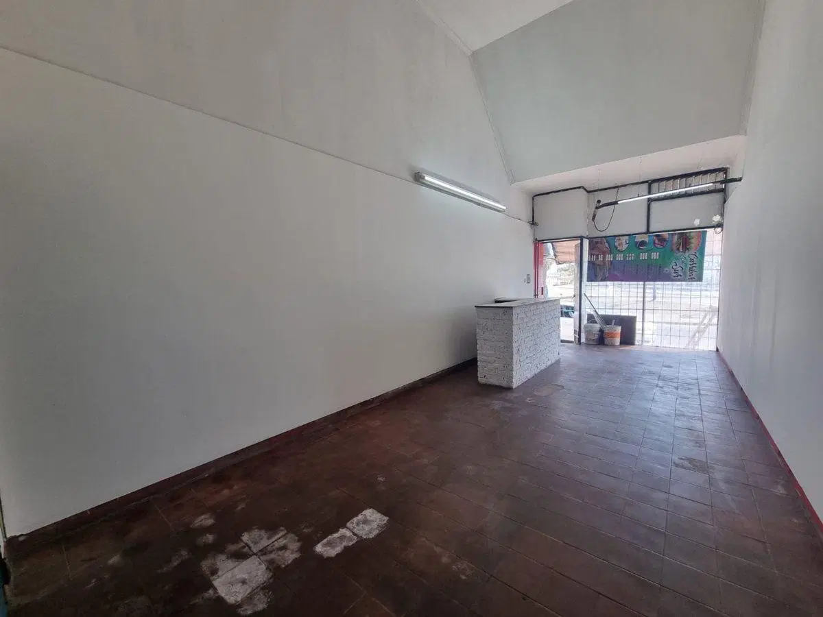 ALQUILER LOCAL COMERCIAL SOBRE AVENIDA 2