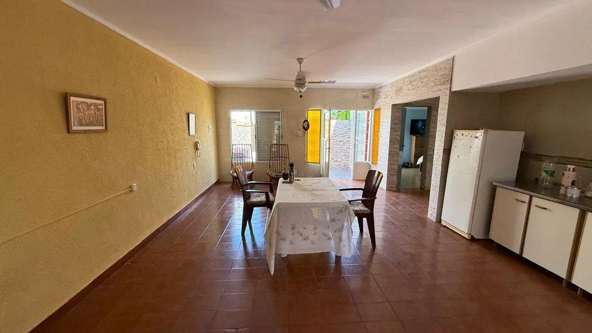 SE VENDE CASA INTERNA CON PATIO Y COCHERA 2
