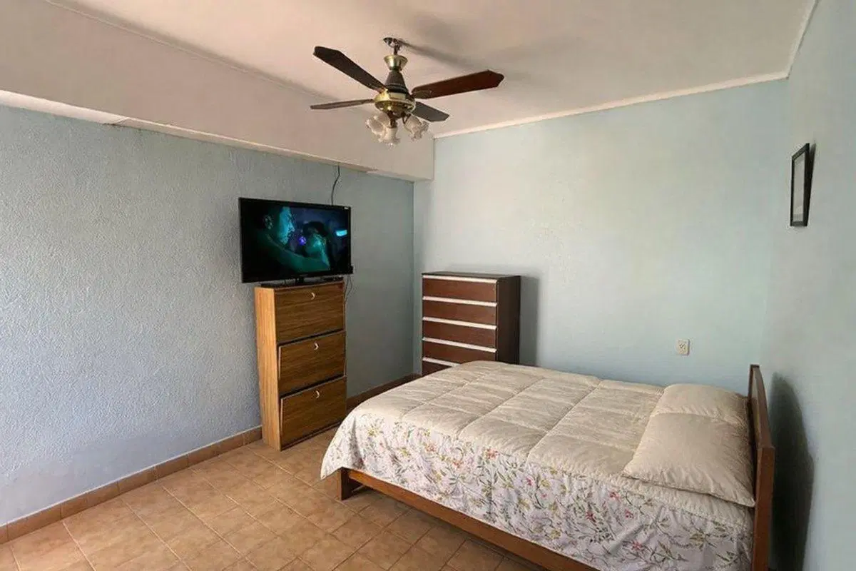SE VENDE CASA INTERNA CON PATIO Y COCHERA 4