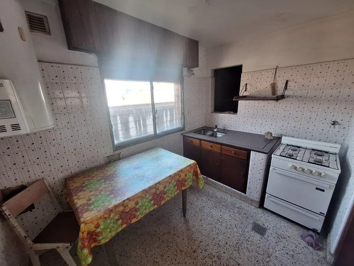 CASA ESTILO SUIZO C/GALPÓN, DEPTO Y OFICINAS 3