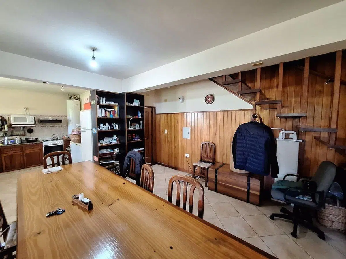 CASA ESTILO SUIZO C/GALPÓN, DEPTO Y OFICINAS 2