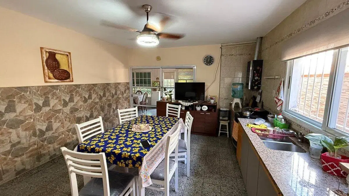 OPORTUNIDAD! SE VENDEN 3 PROPIEDADES EN UNA 2