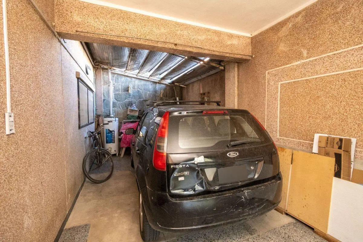 SE VENDE CASA + LOCAL COMERCIAL EN BARRIO CANDIOTI 2