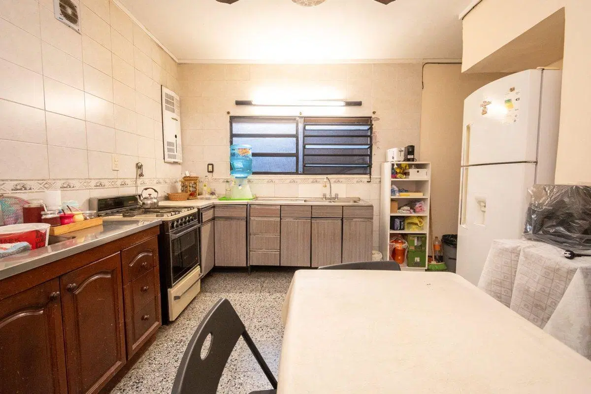 SE VENDE CASA + LOCAL COMERCIAL EN BARRIO CANDIOTI 8