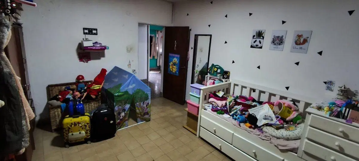 SE VENDE CASA 2 DORMITORIOS, COCHERA EN SANTO TOME 4