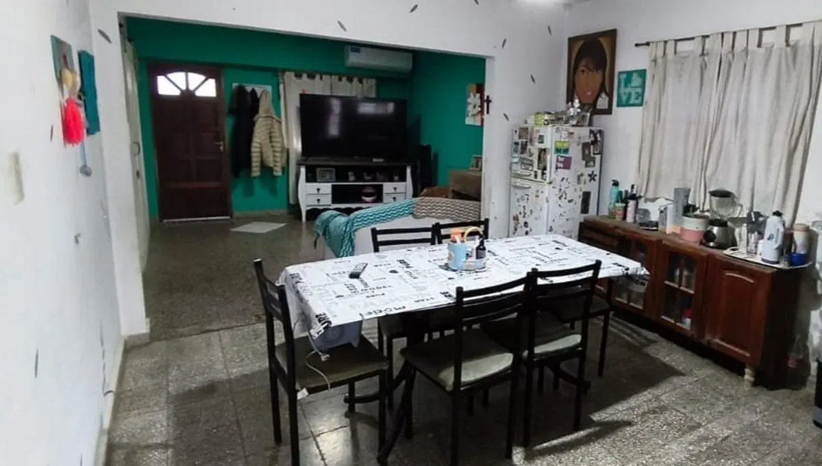 SE VENDE CASA 2 DORMITORIOS, COCHERA EN SANTO TOME 2