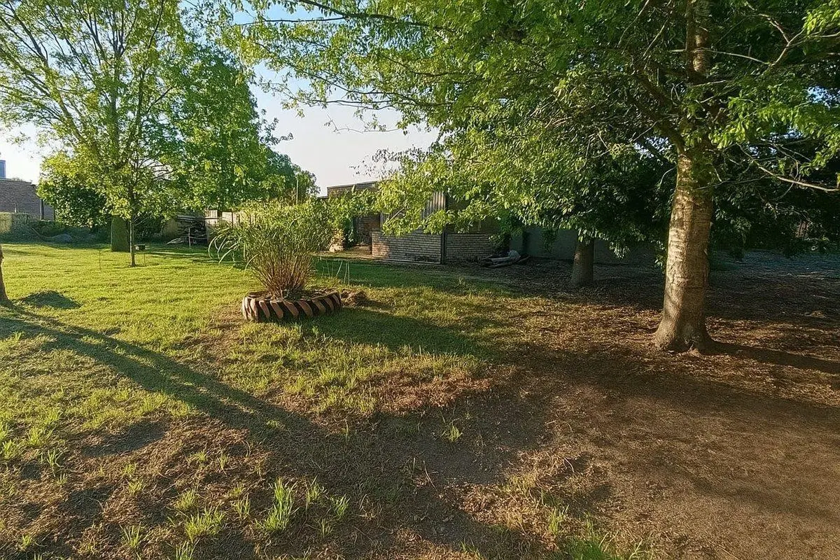 Terreno en Las Tunas con piscina y deposito 2