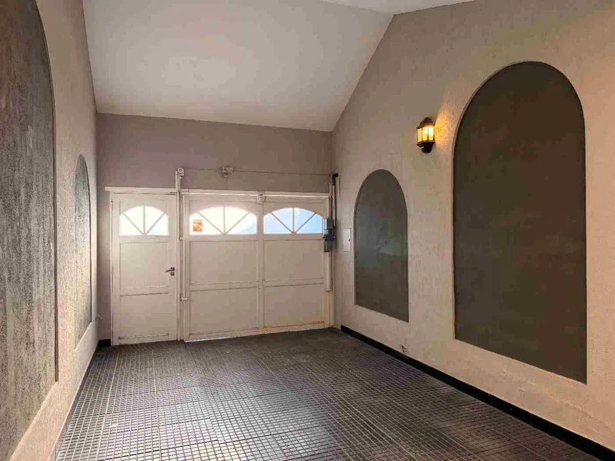 VENTA - CASA PREMIUM SOBRE AVENIDA PEÑALOZA 3