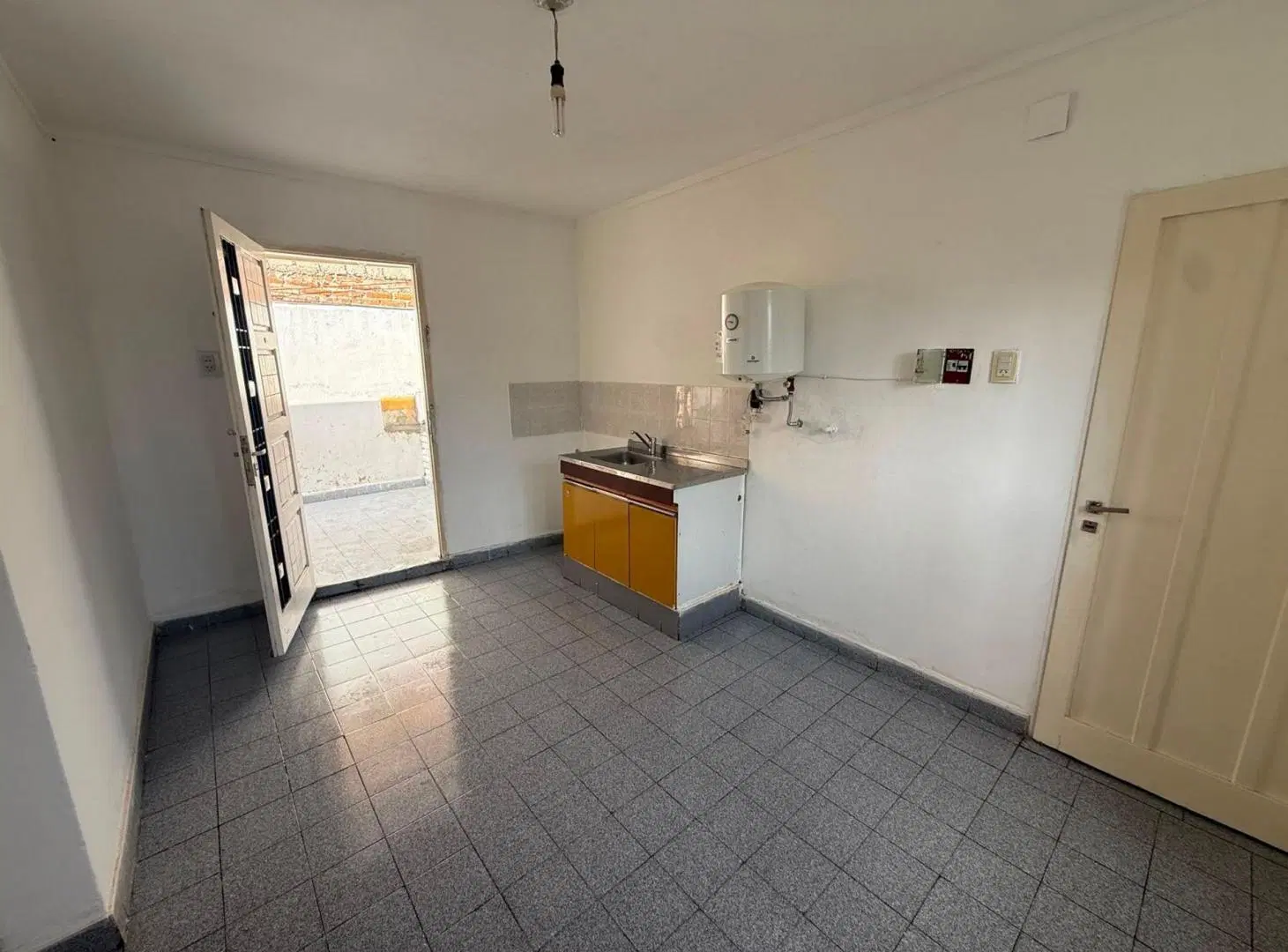 DEPARTAMENTO DE 2 DORMITORIOS, BARRIO ROMA 8