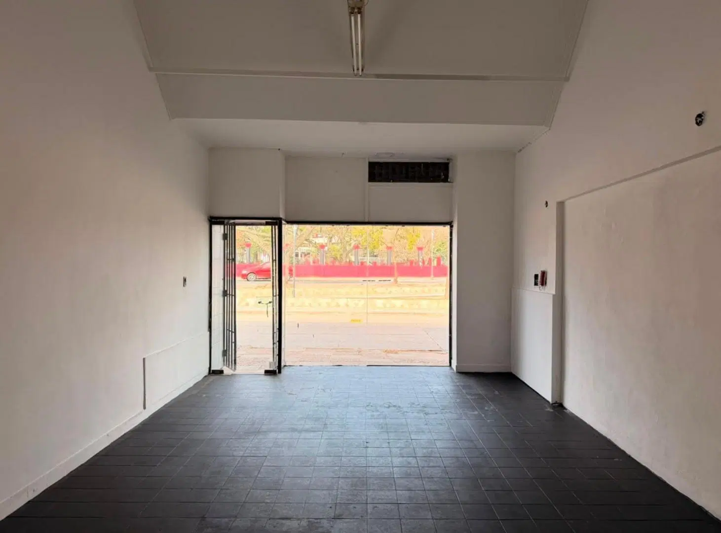 ALQUILER LOCAL COMERCIAL EN AVENIDA 3