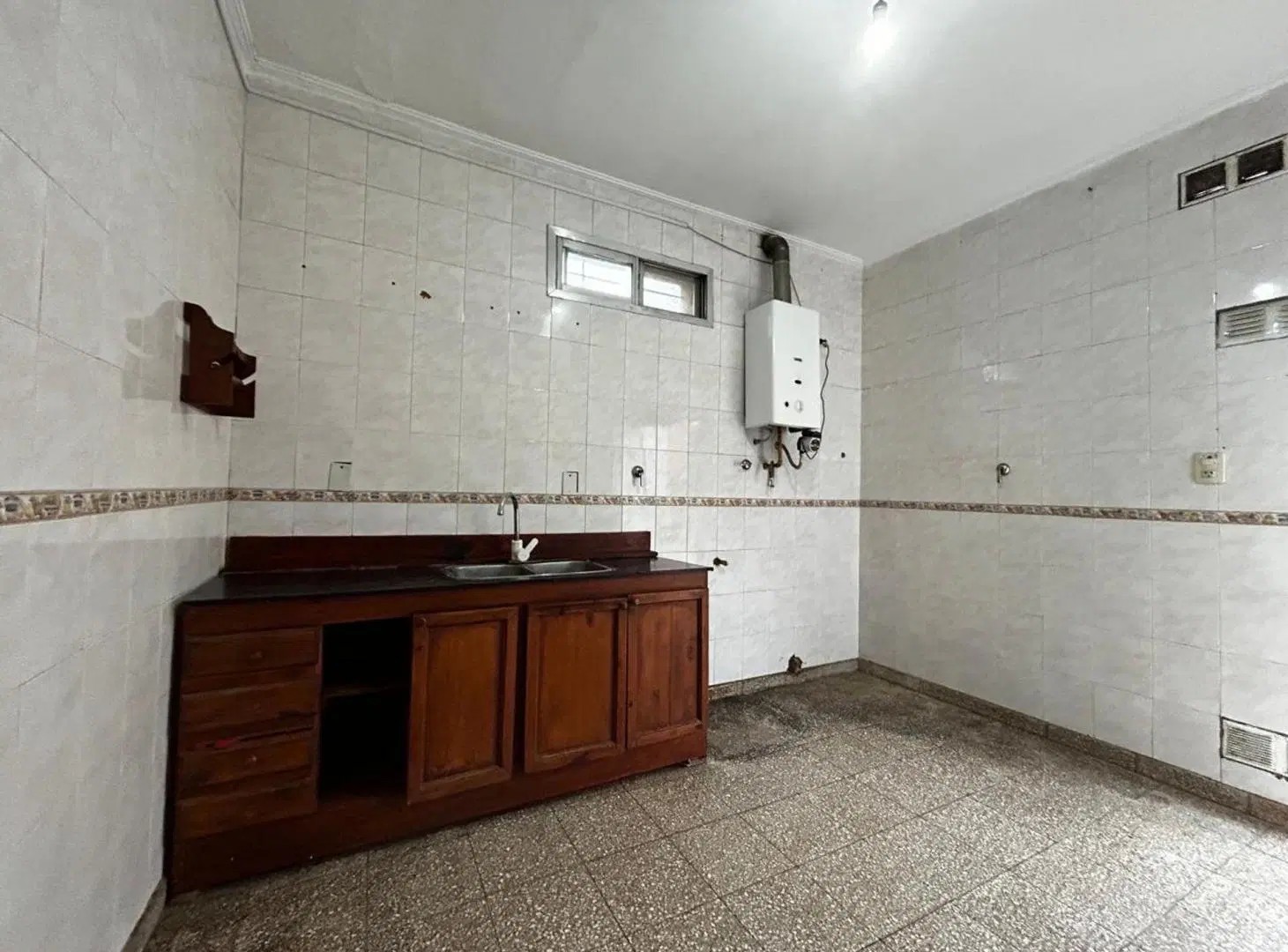SE ALQUILA - J J PASO 4048 Bº CHALET 7