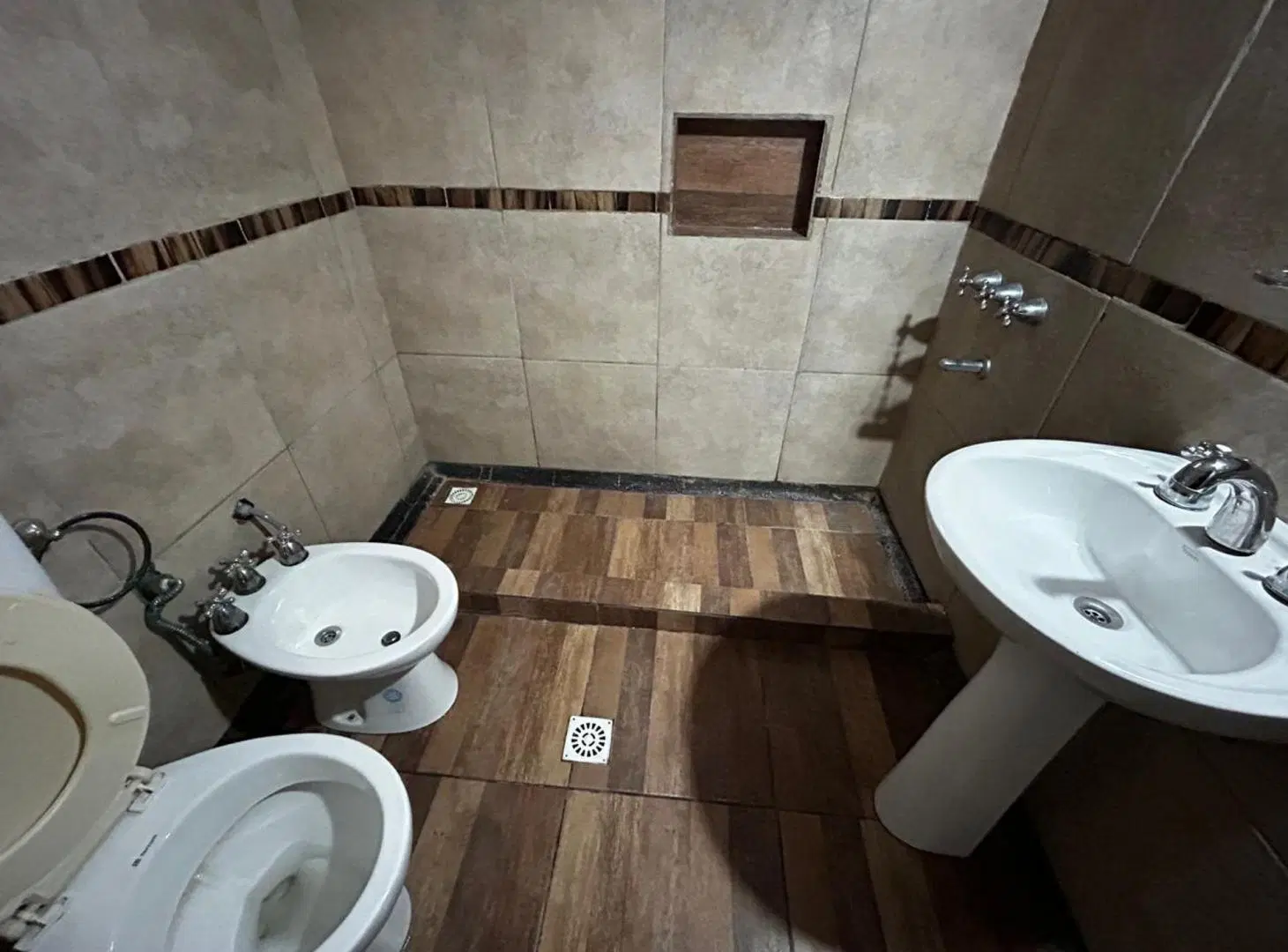 SE ALQUILA - J J PASO 4048 Bº CHALET 4