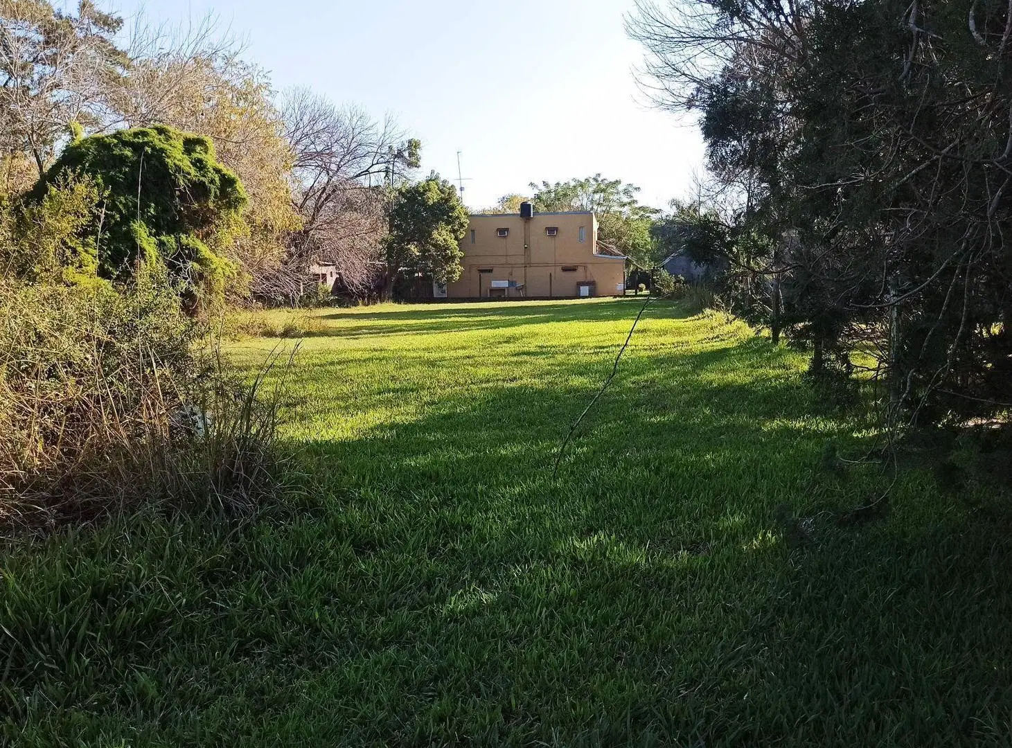 Se vende lote a metros del C.A. Franck. 2