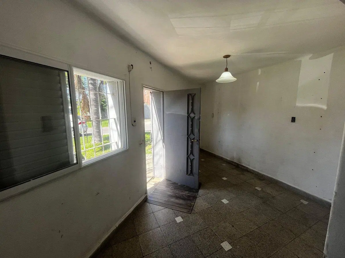 SE VENDE CASA 2 DORM Y PATIO NORTE DE SANTA FE 4
