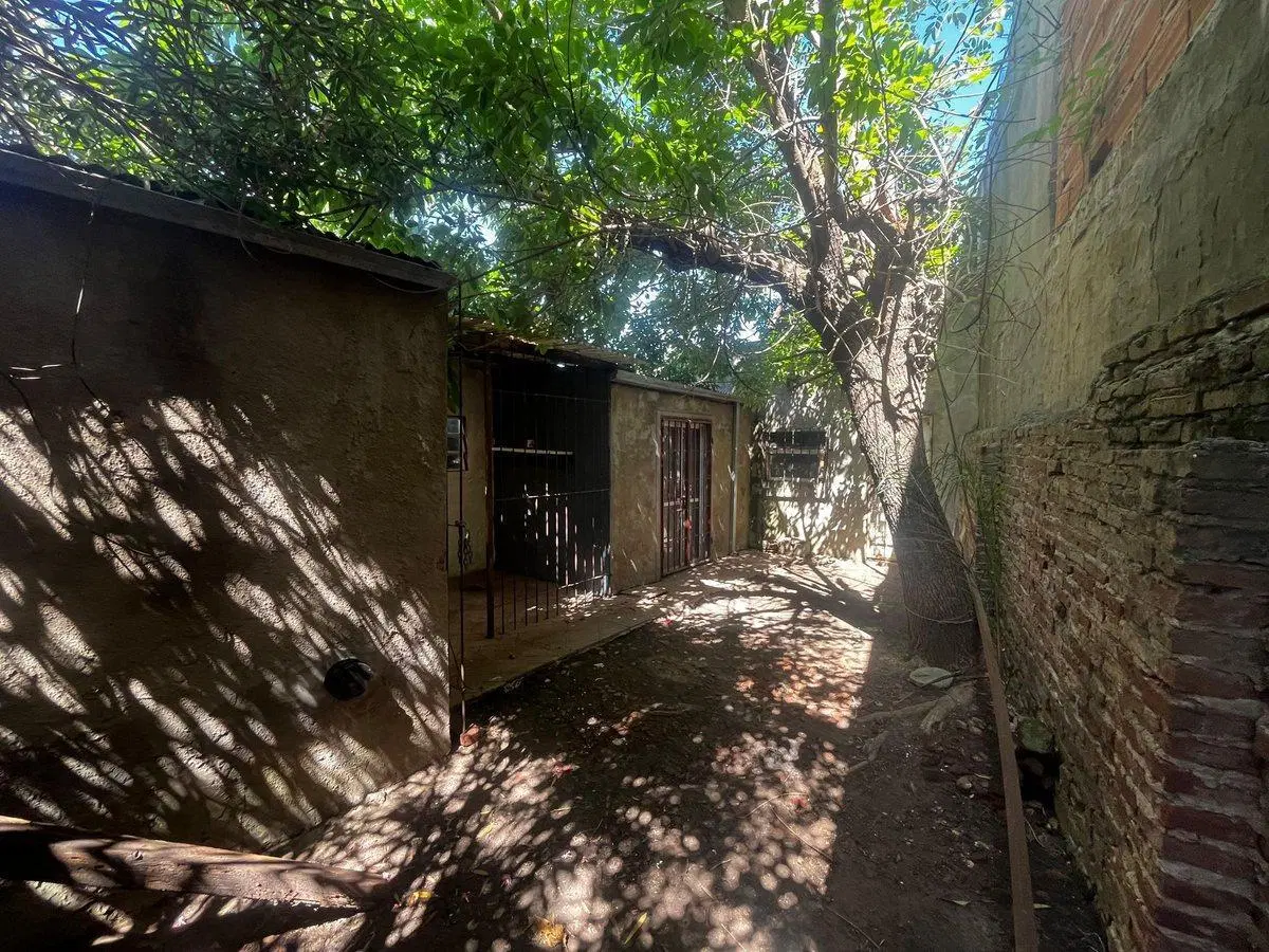 SE VENDE CASA 2 DORM Y PATIO NORTE DE SANTA FE 5
