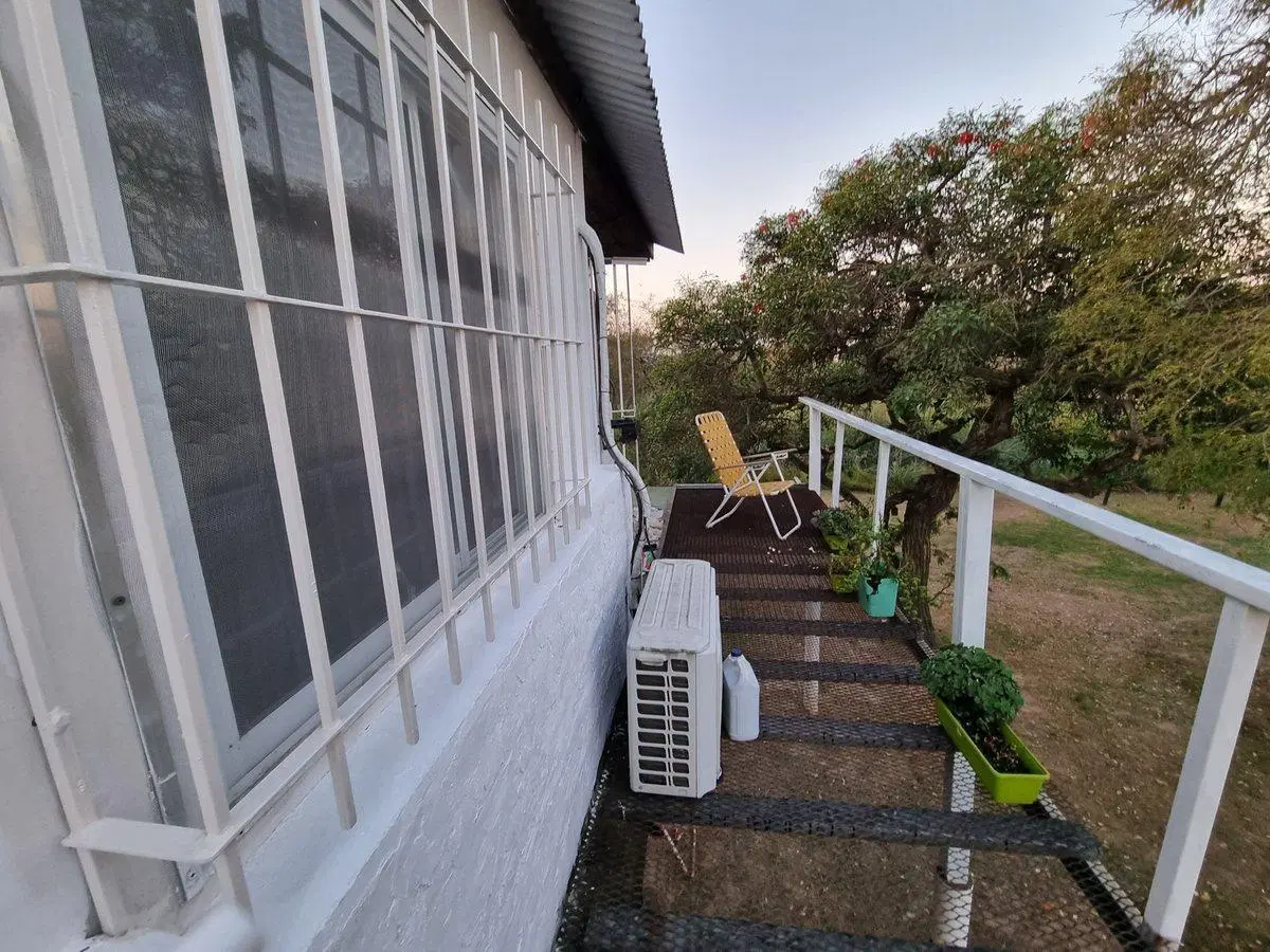 Casa elevada con amplio terreno en Arroyo Leyes 8
