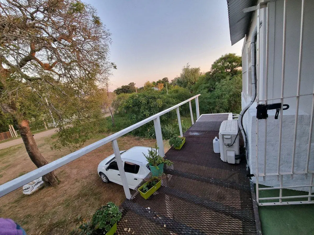 Casa elevada con amplio terreno en Arroyo Leyes 3