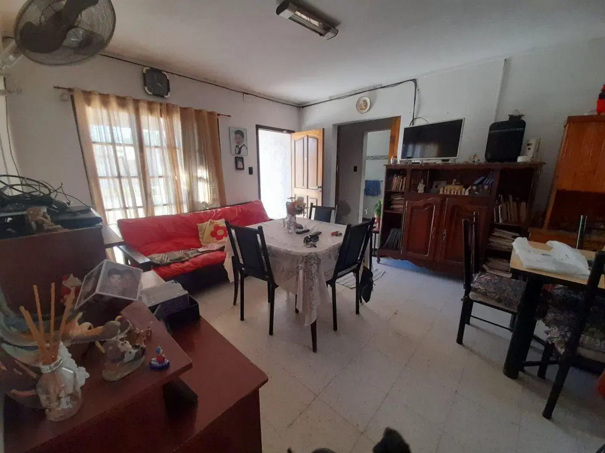 Venta casa al frente Lavalle 7300 3
