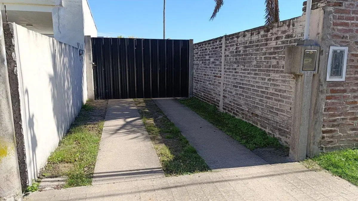 SE VENDEN COCHERAS Y GALPON, EXCELENTE UBICACION 2