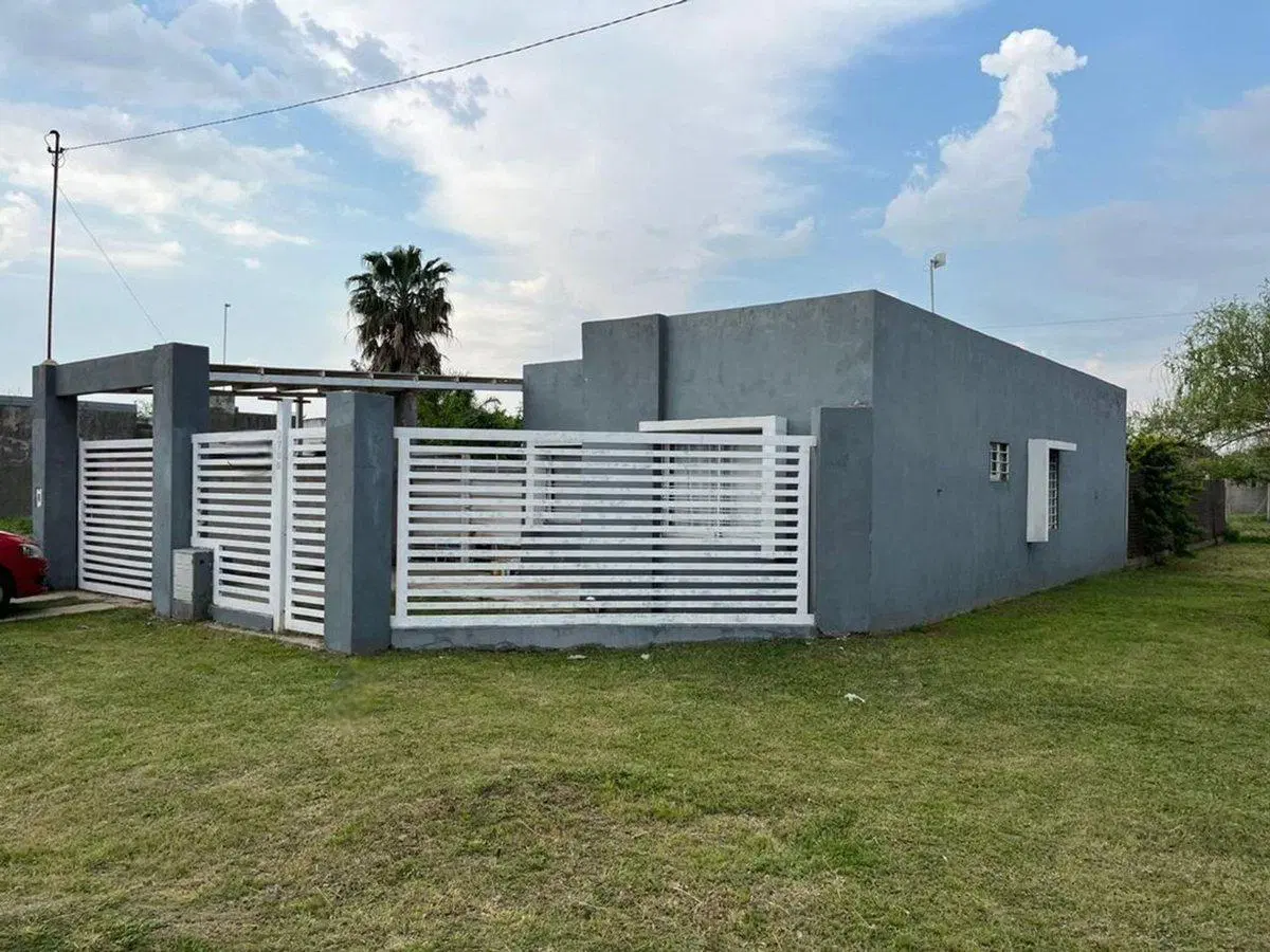 SE VENDE CASA 3 DORMITORIOS SANTO TOME 8