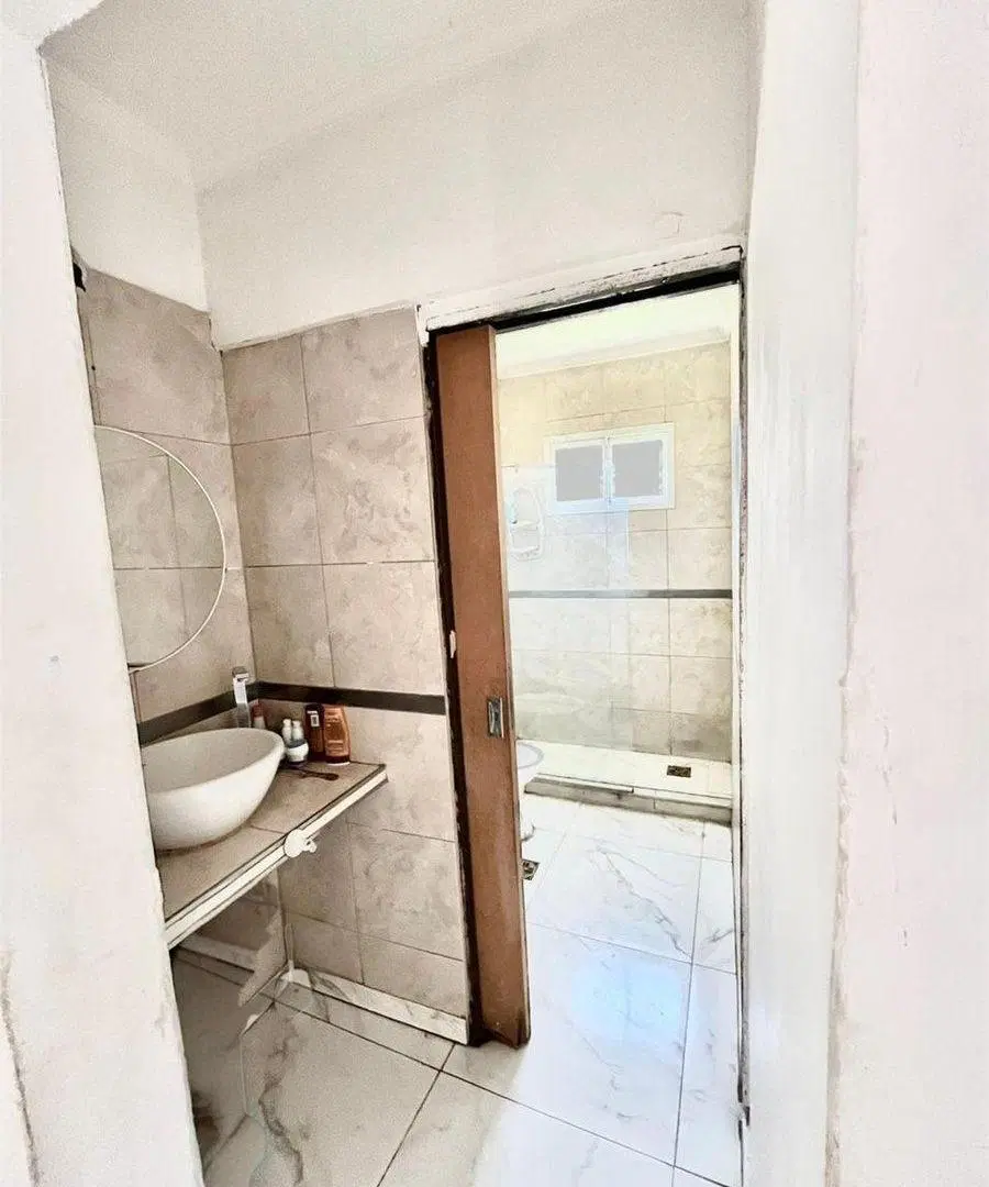 SE VENDE CASA 3 DORMITORIOS SANTO TOME 5