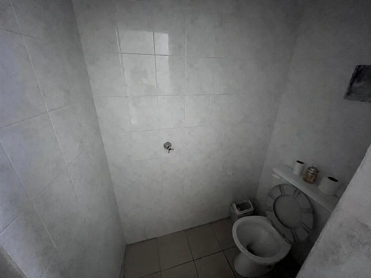 Se vende gran salón sobre Av. Lujan - Santo Tome 5